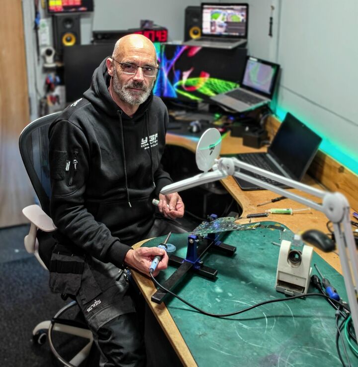 Shaun Darch — Your Geek Friend, soldering a repair